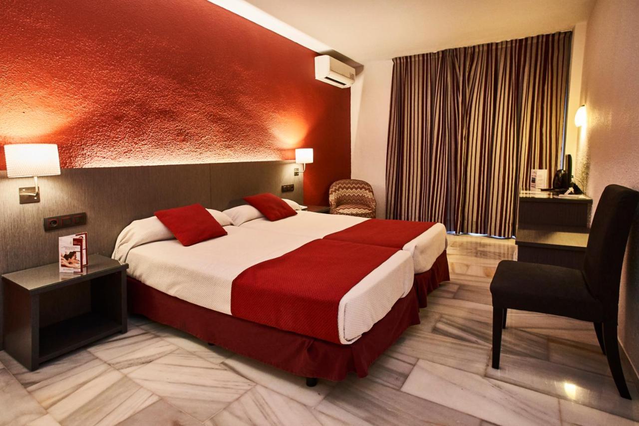 Hotel Nerja Club Spa By Dorobe Zewnętrze zdjęcie